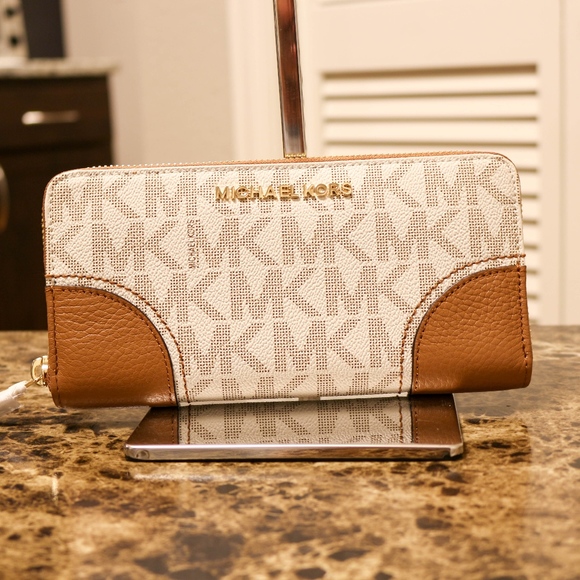 MICHAEL Michael Kors Handbags - Michael Kors Hattie Brown Wallet Vanilla NWT